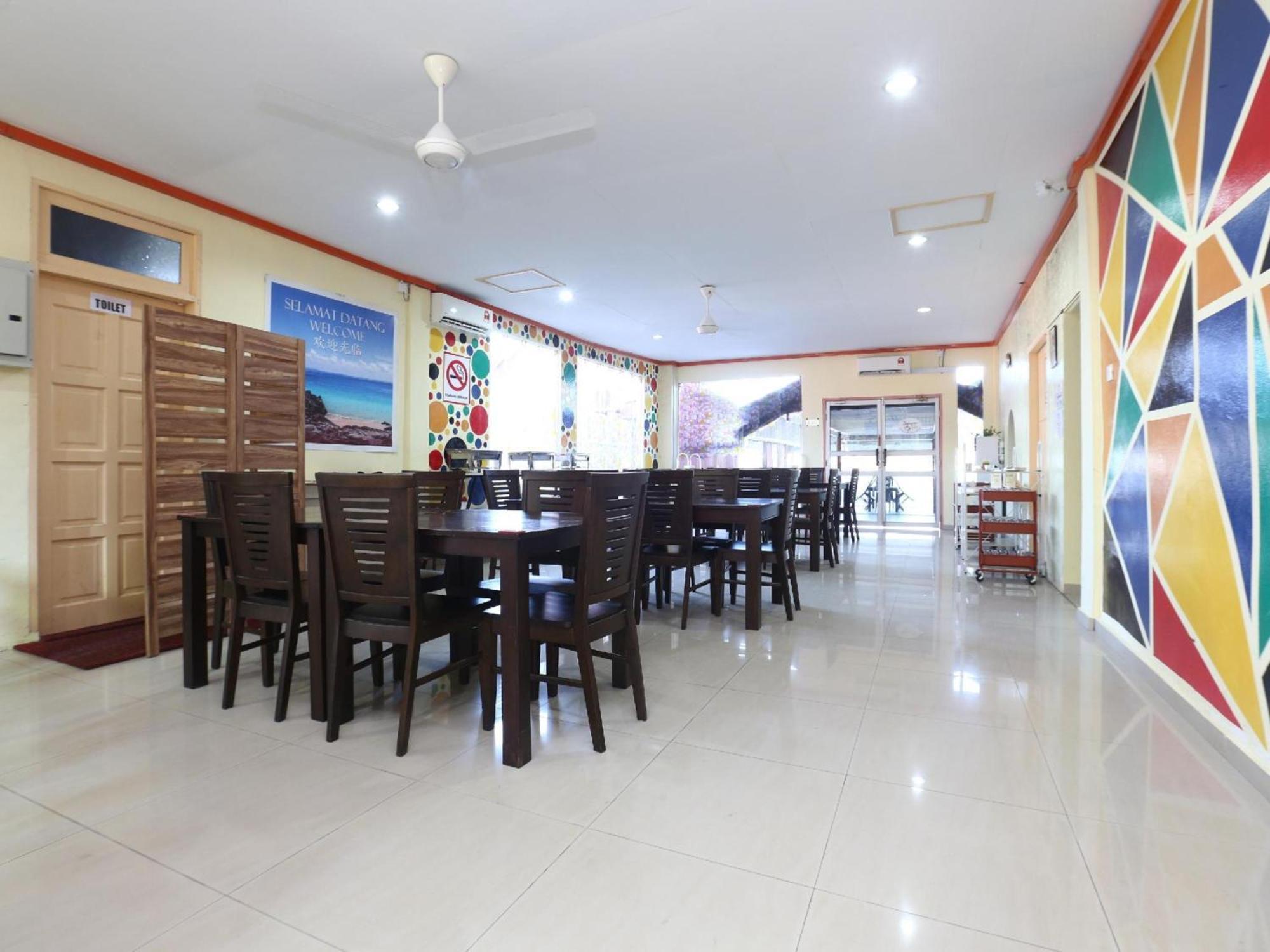 Super Oyo 89640 Hotel Pelangi Marang Exterior photo