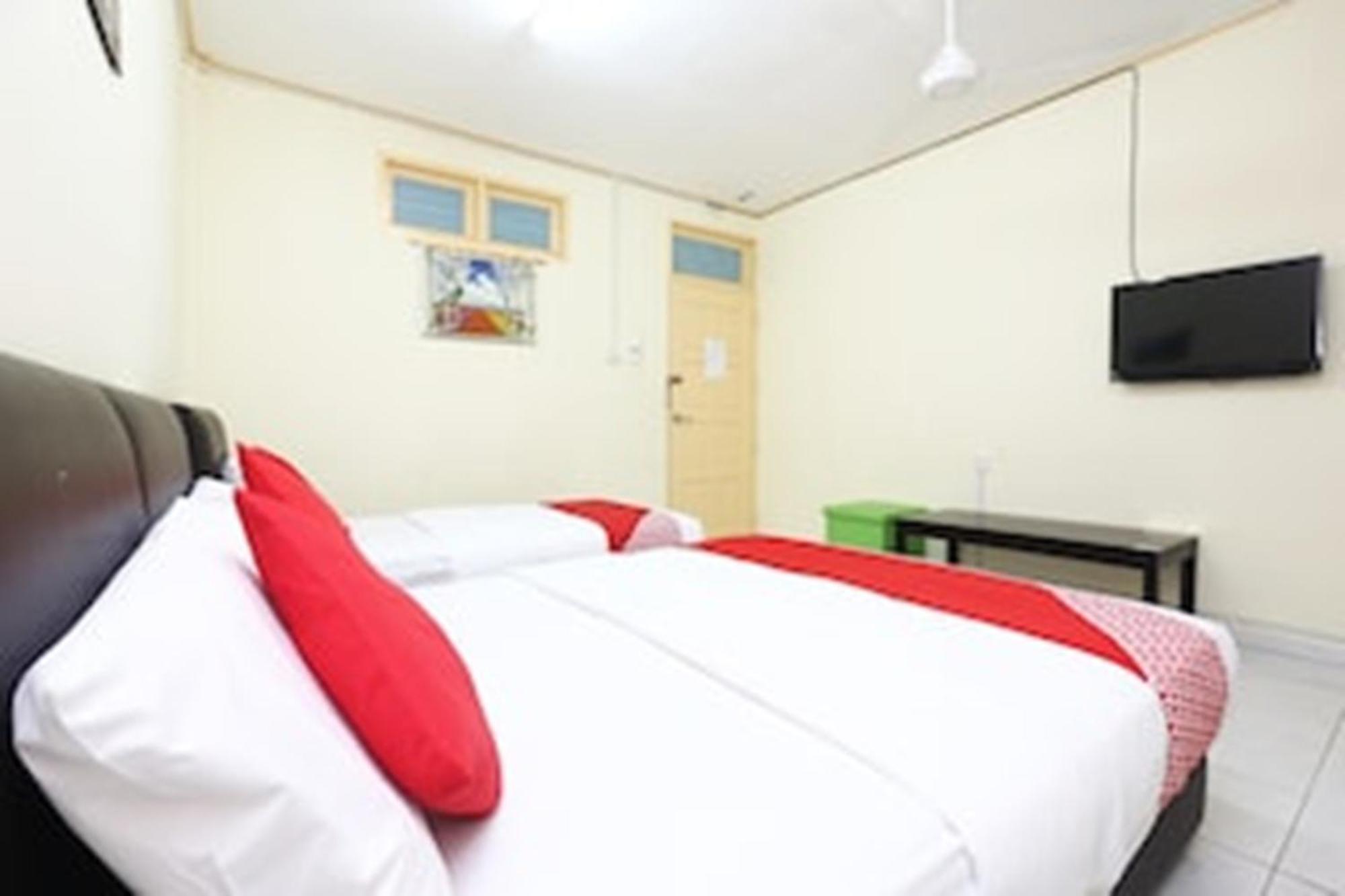 Super Oyo 89640 Hotel Pelangi Marang Exterior photo