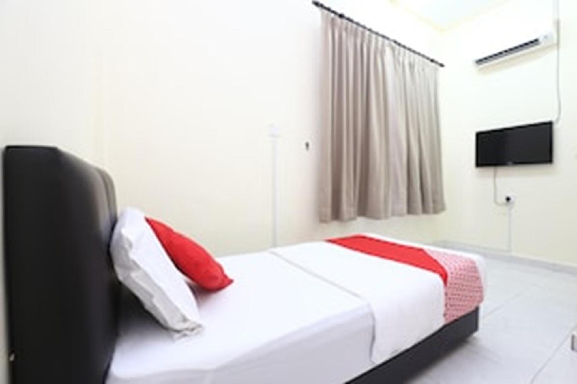 Super Oyo 89640 Hotel Pelangi Marang Exterior photo