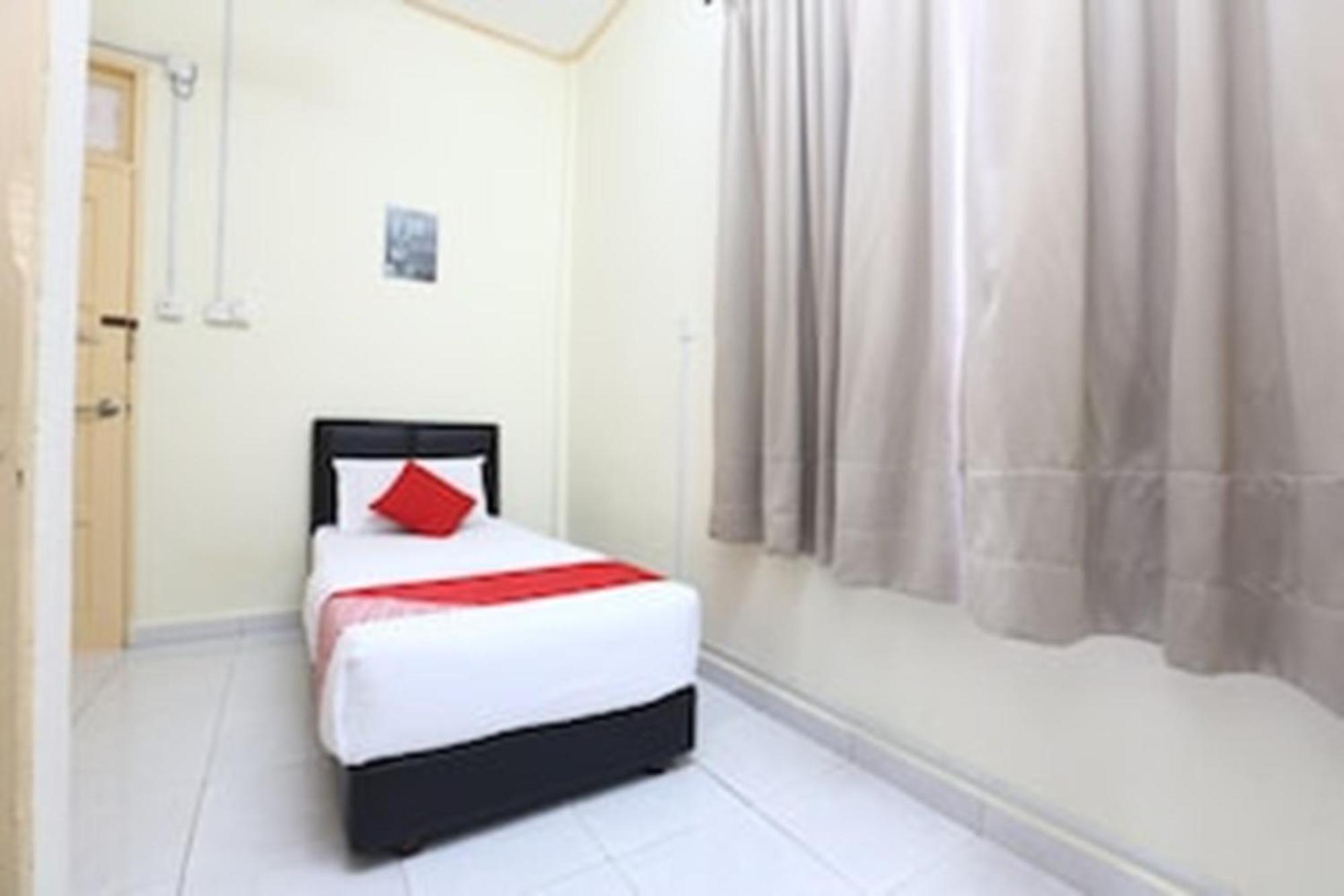 Super Oyo 89640 Hotel Pelangi Marang Exterior photo