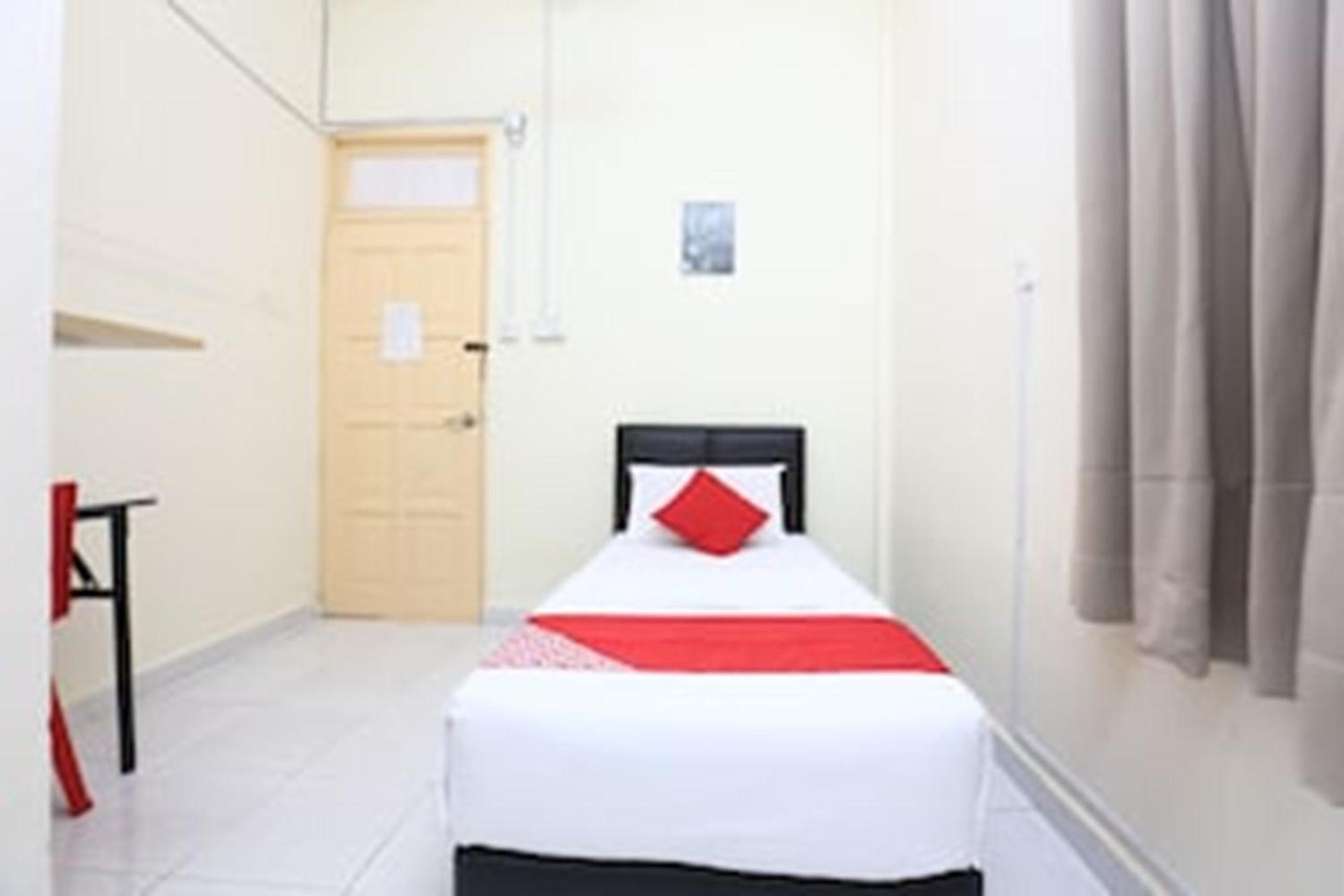 Super Oyo 89640 Hotel Pelangi Marang Exterior photo